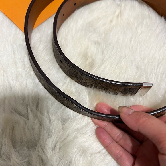 Authentic Louis Vuitton unisex leather belt, size 95. - Picture 5 of 7